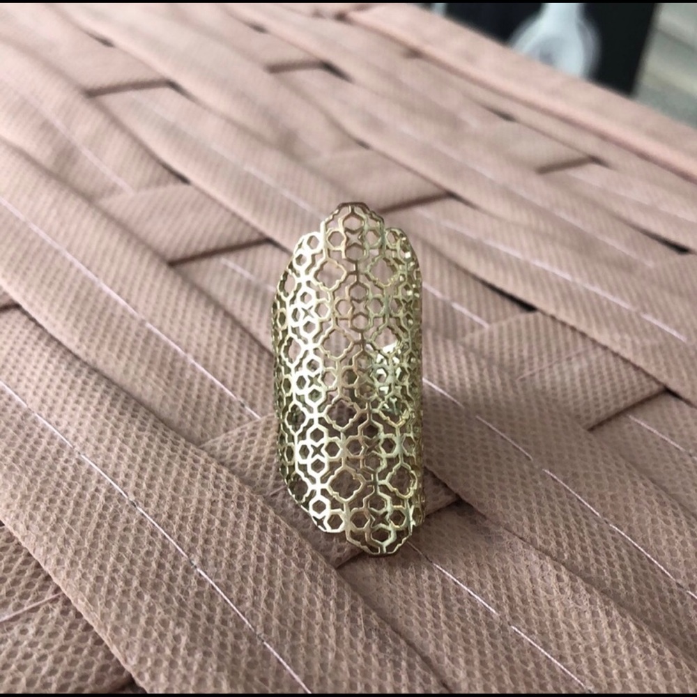Good Kendra Scott ring